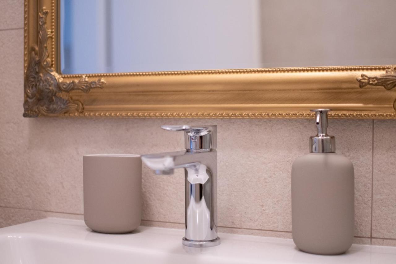 Apartments Nesatcium プーラ エクステリア 写真
