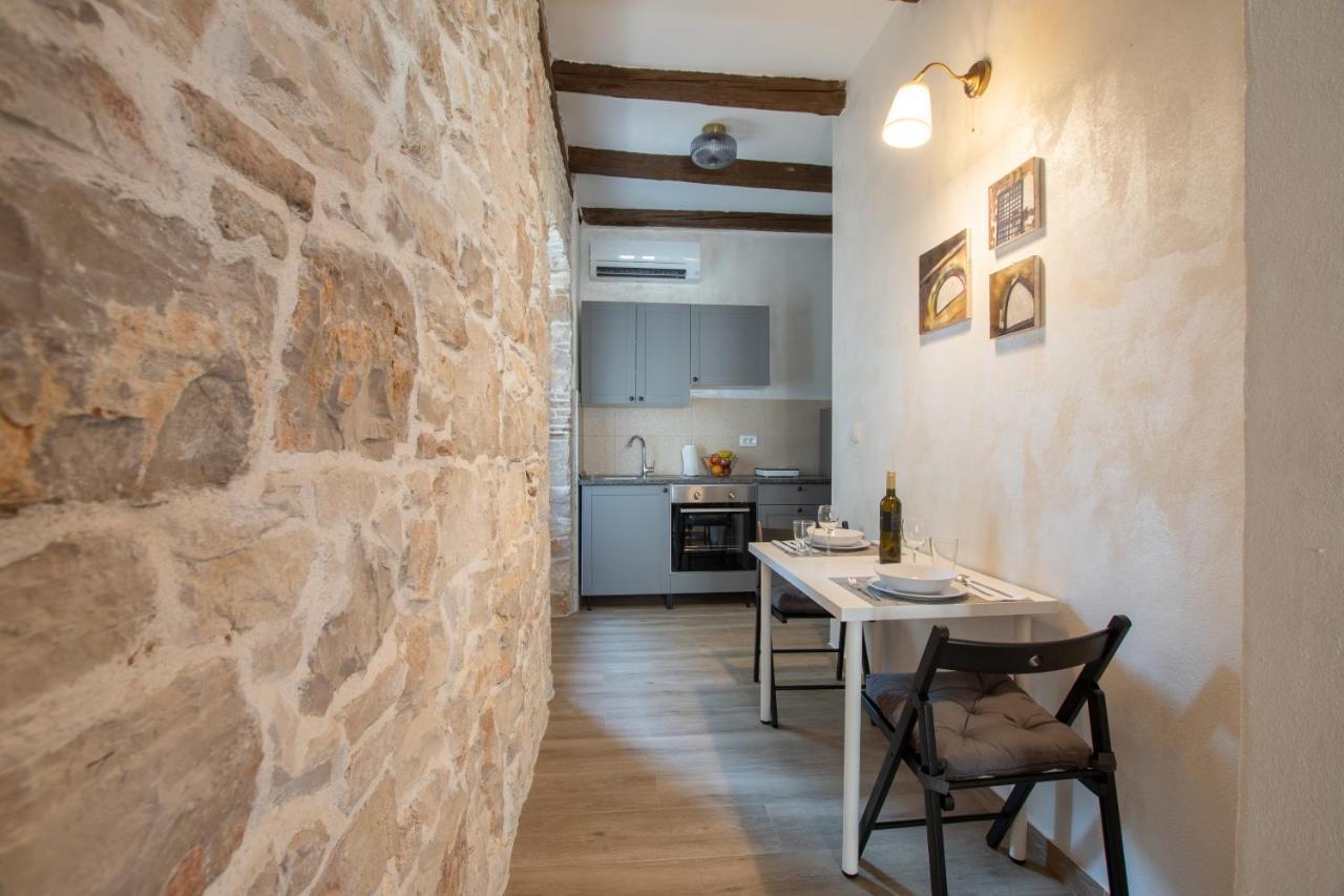 Apartments Nesatcium プーラ エクステリア 写真