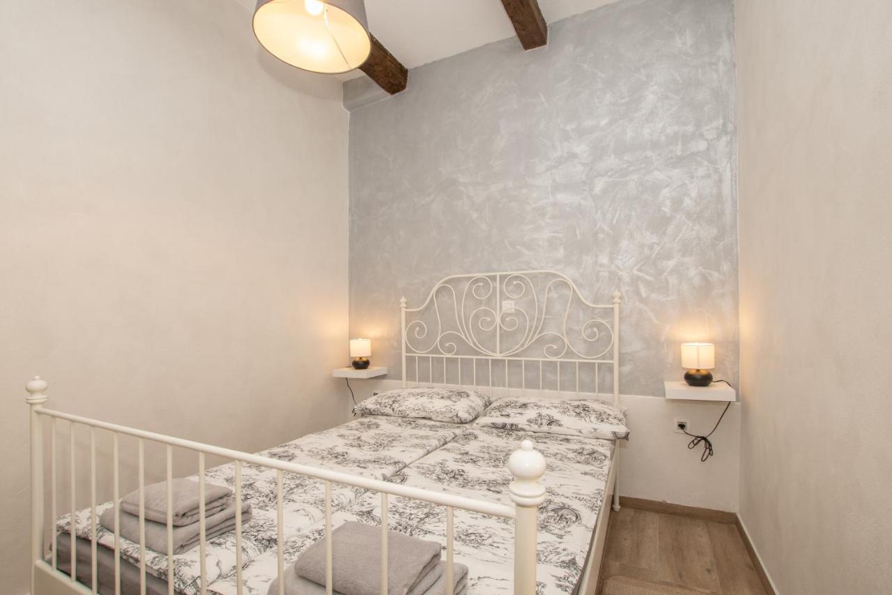 Apartments Nesatcium プーラ エクステリア 写真