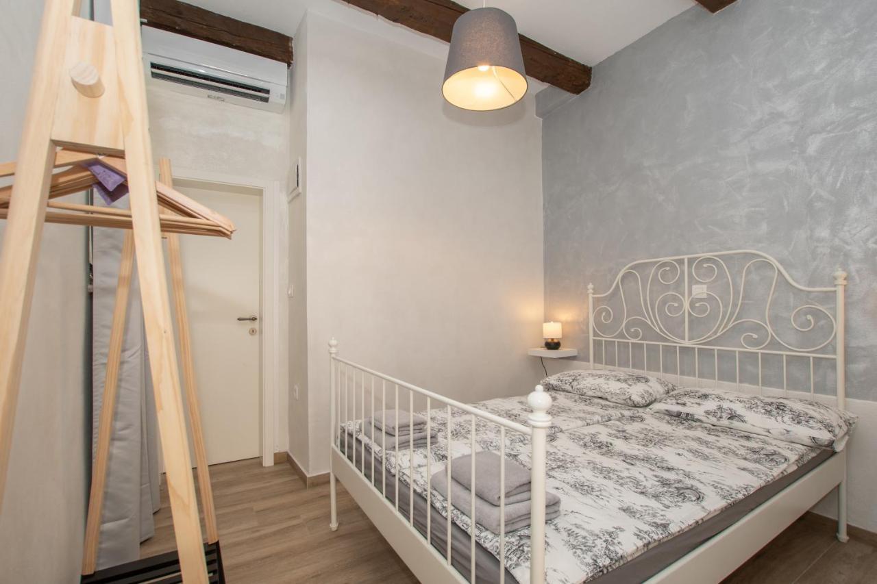 Apartments Nesatcium プーラ エクステリア 写真